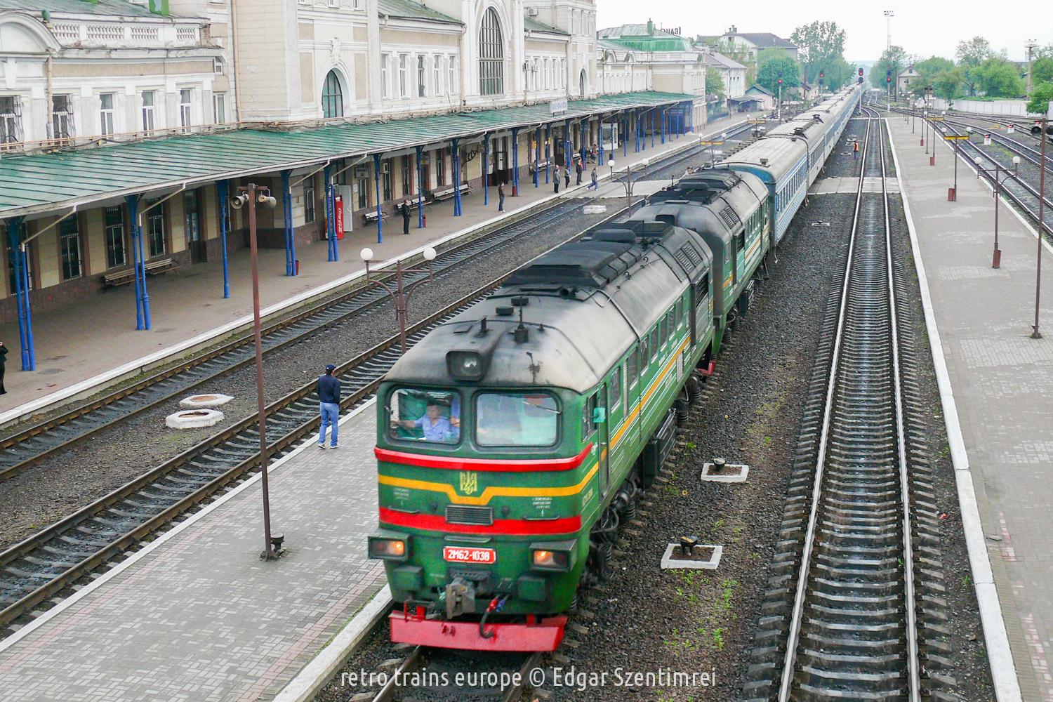 2M62 1038 of the Ukrainian Railways (UŽ) at station Ivano Frankivsk