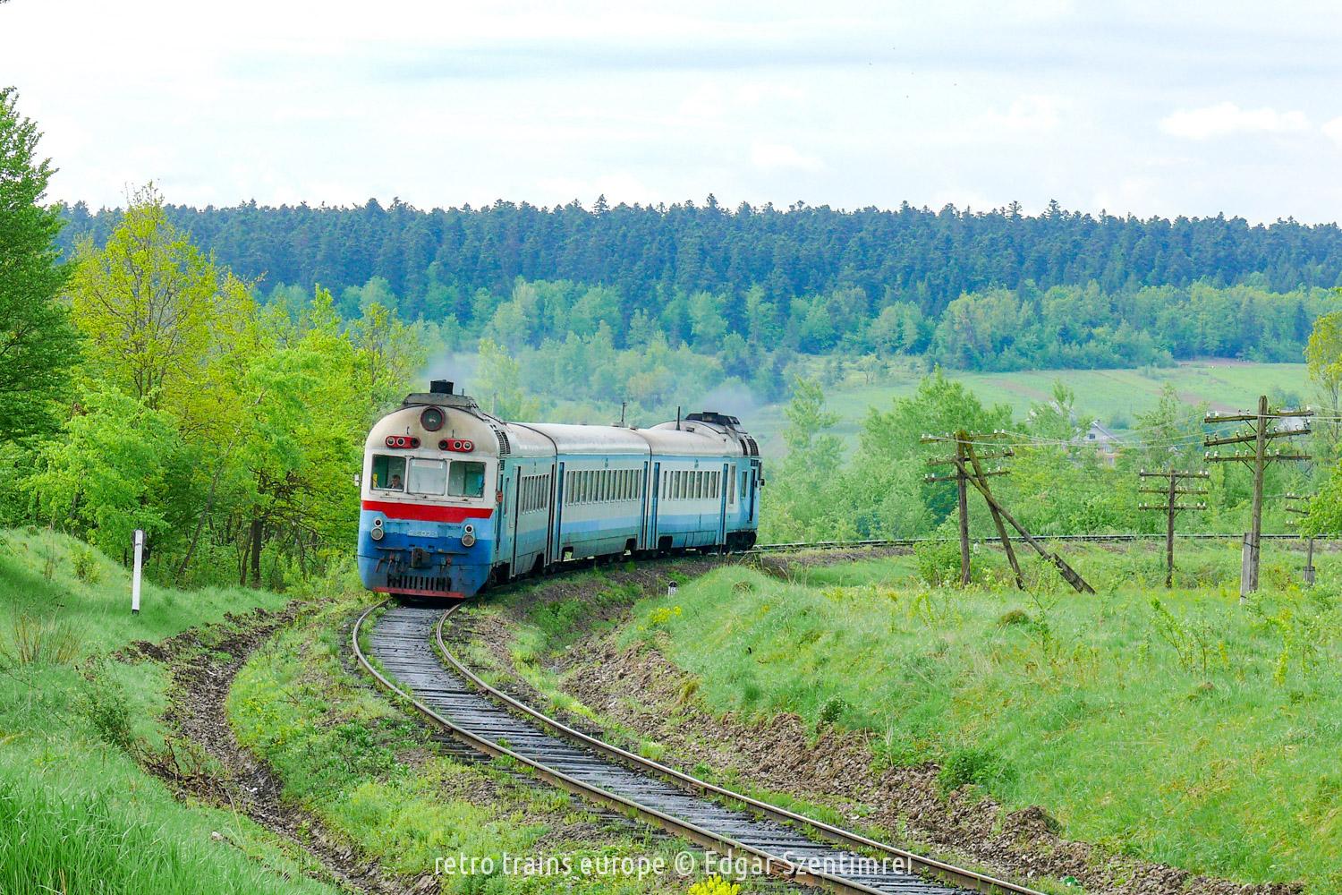 DMU D1 607 of the UŽ Ukrainian Railways next to stop Maidan