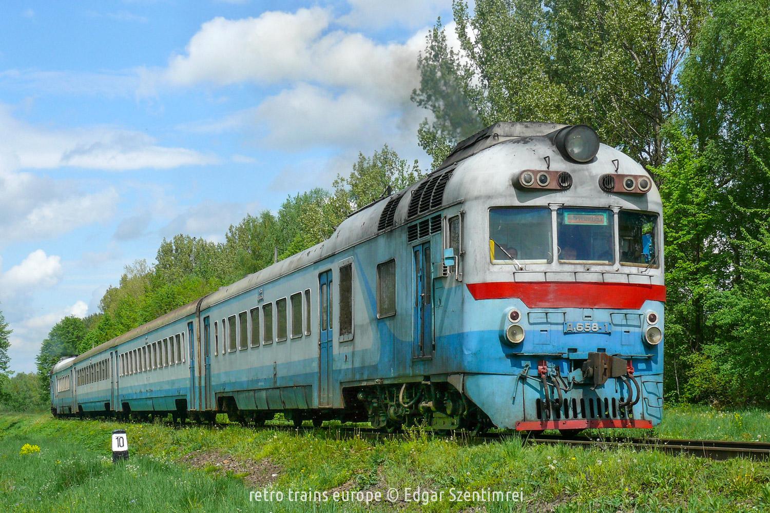 DMU D1 658 of the UŽ Ukrainian Railways at Javoriv